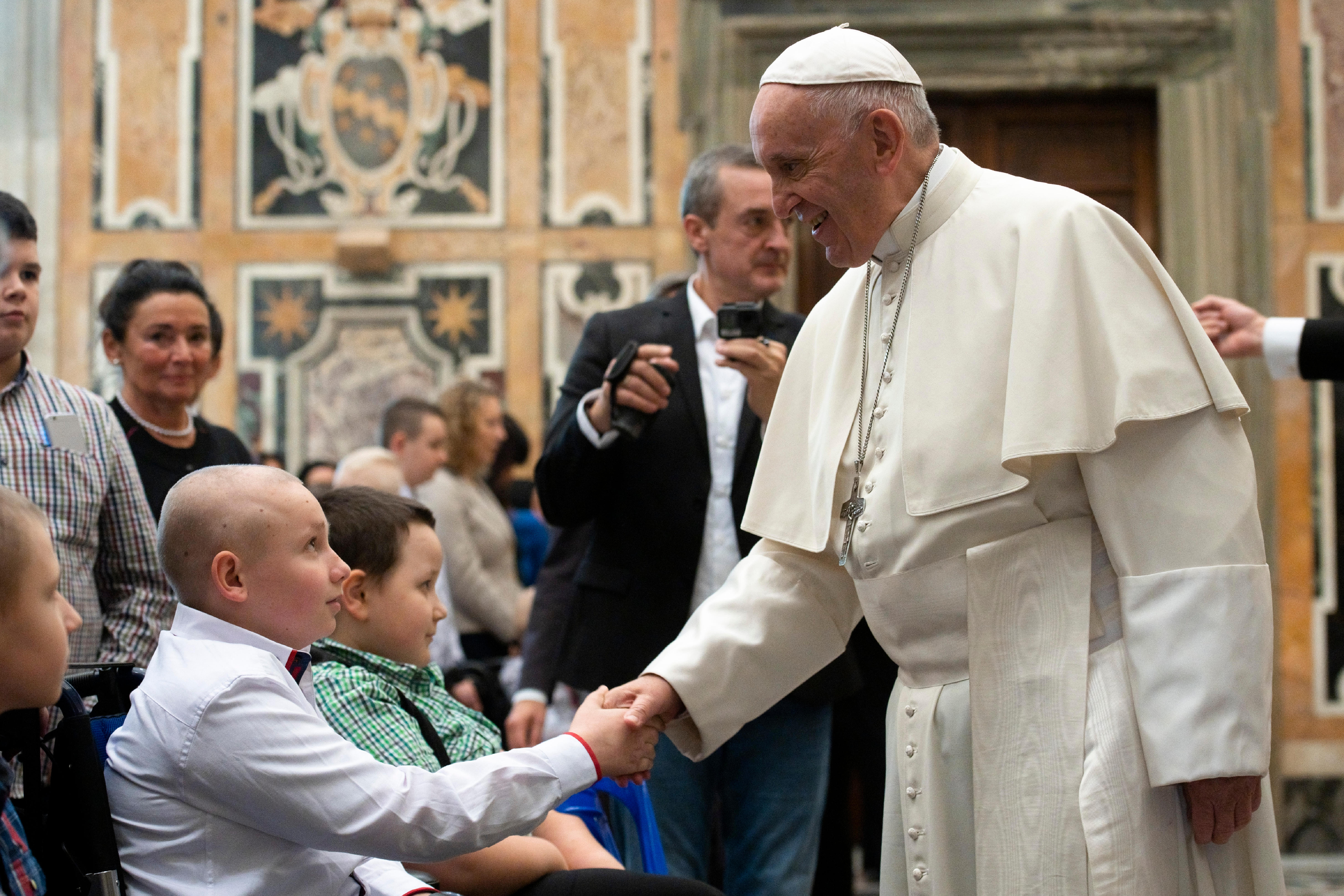Le pape encourage des enfants malades à parler à leur ange gardien  20181130112220_0087