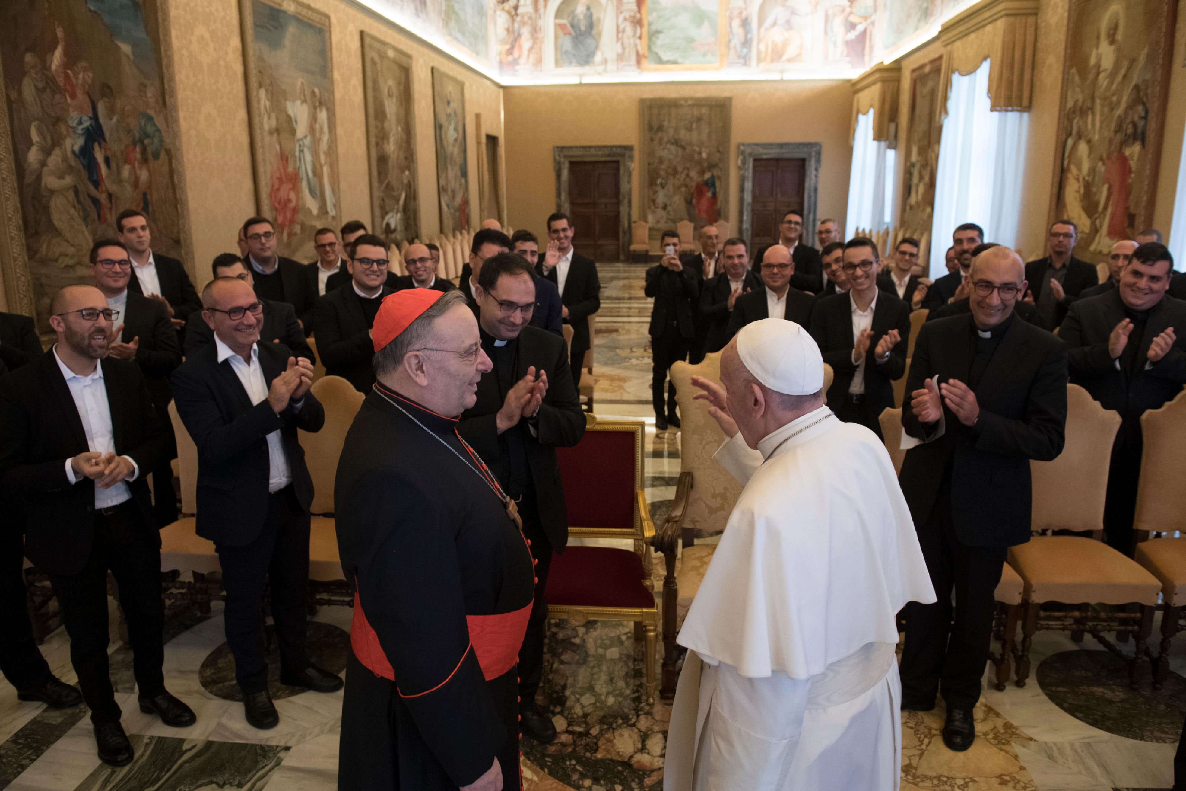 Le pape encourage des séminaristes à « écouter le cri de l’humanité »  OR20181124120808_00105