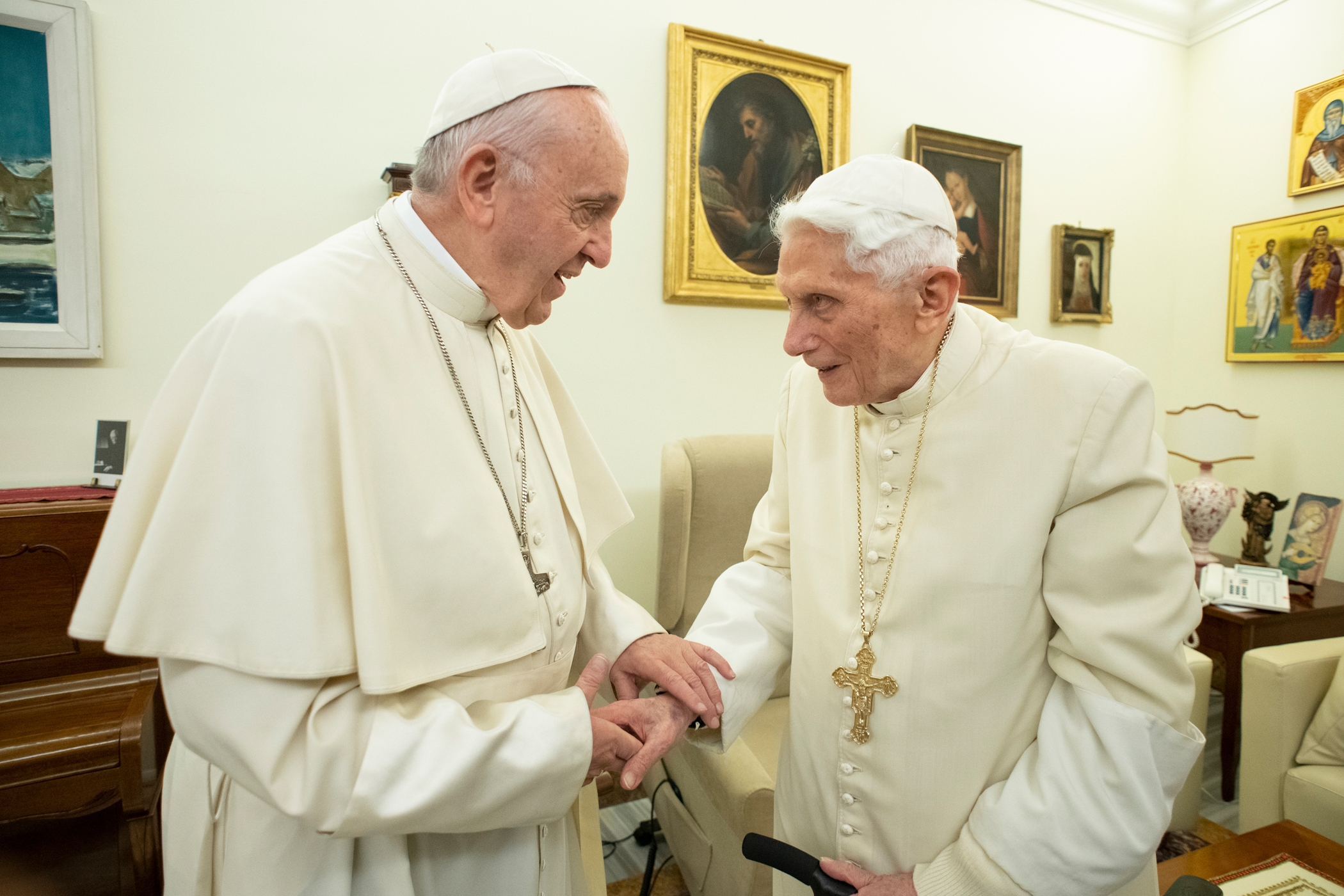 Le pape émérite Benoît XVI n’a pas « co-signé » le livre sur le célibat sacerdotal PAPA-AUGURI-NATALE-BXVI-3