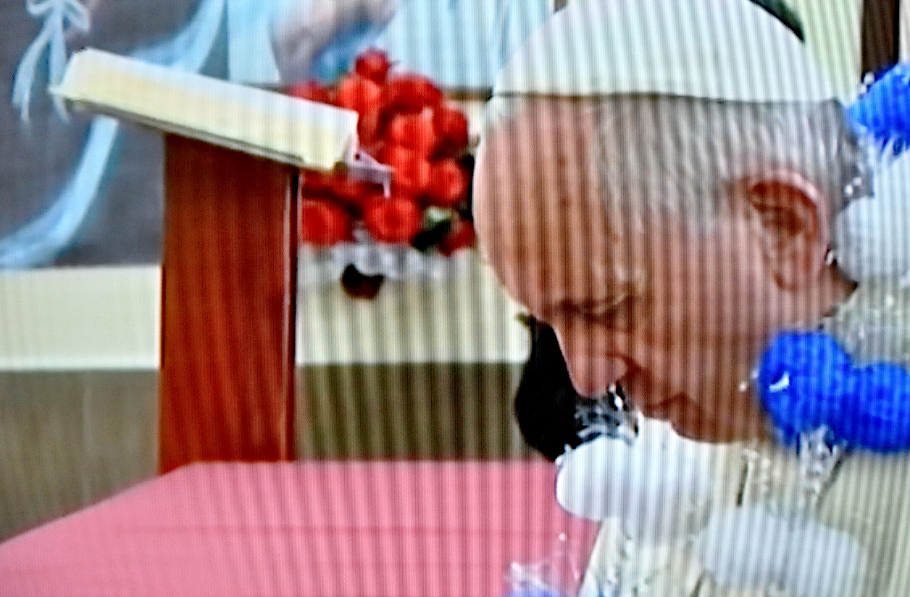Pope Francis in Quito with thesister of Charity