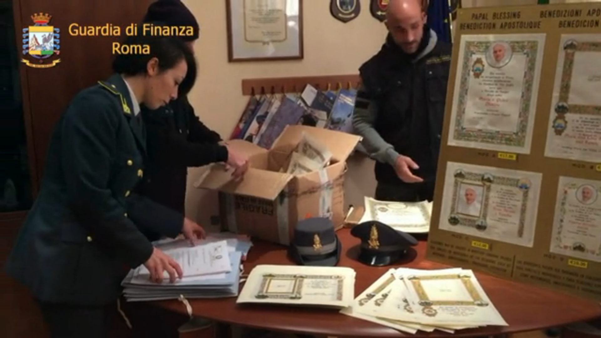 False papal benedictions seized by Financial Police in Rome