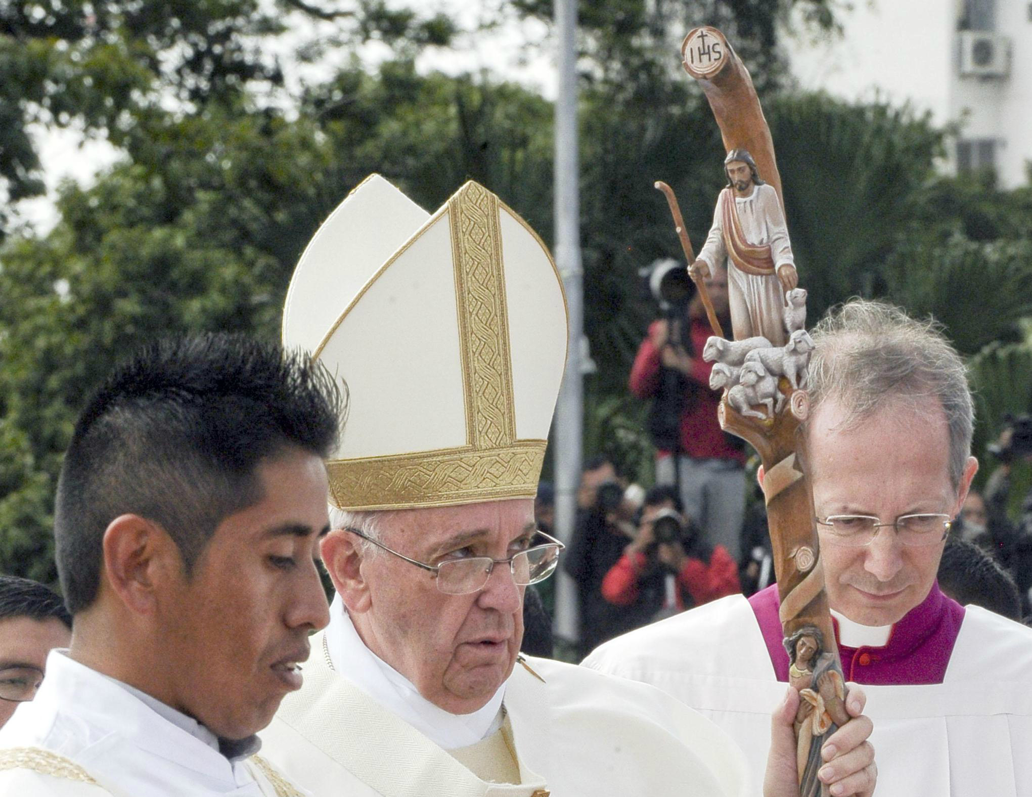 Pope Francis with new crozier celebrates Mass in Santa Cruz de la Sierra