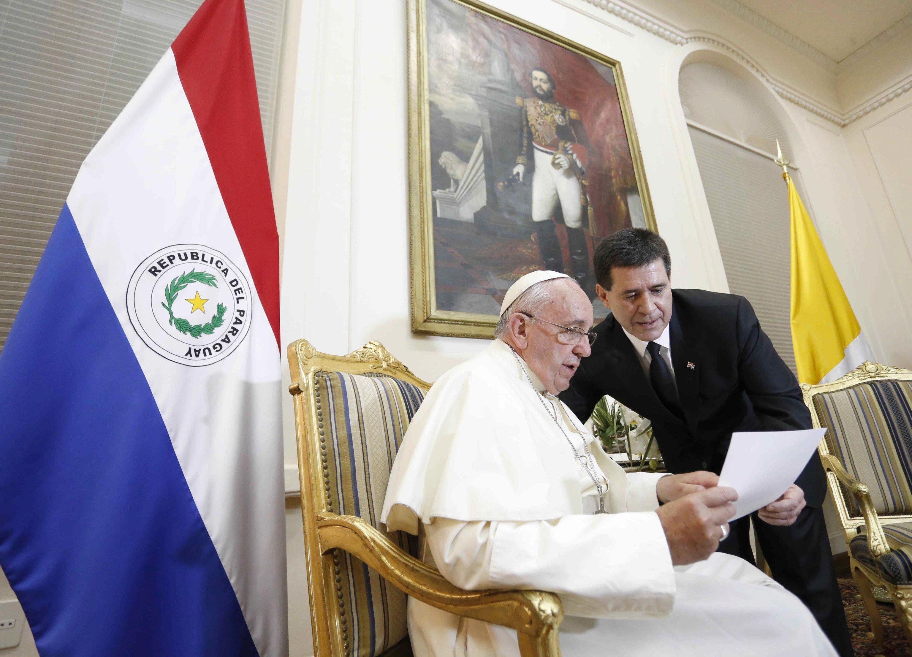 Pope Francis during his courtesy visit to president Horacio Cartes