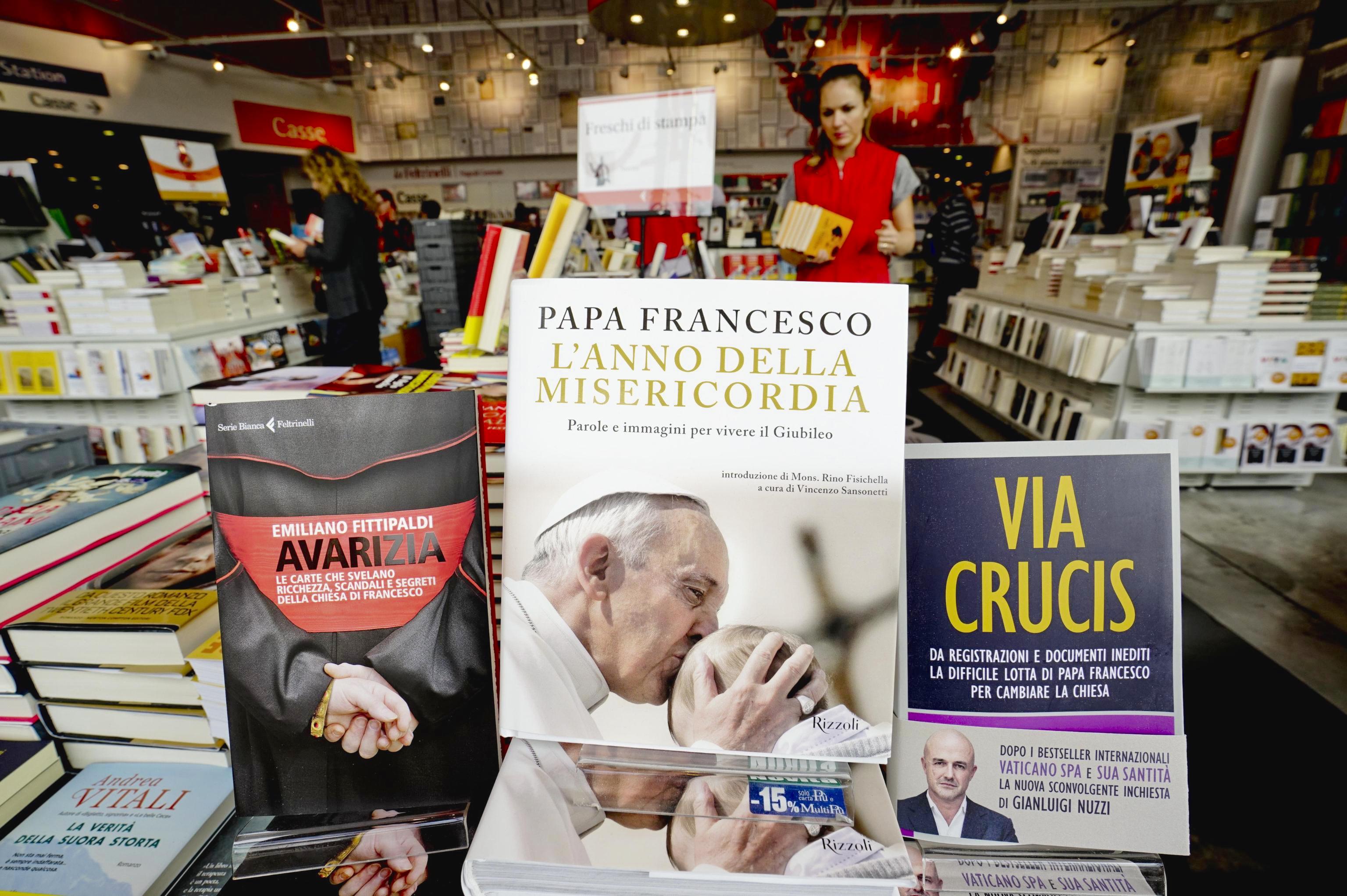 The books of Emiliano Fittipaldi 'Avarizia' and Gianluigi Nuzzi ' Via Crucis'