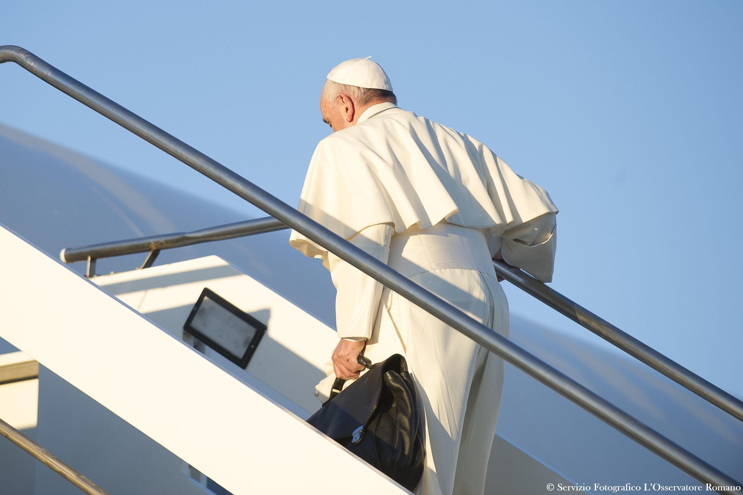 Embarquement du pape François pour l'Afrique, novembre 2015