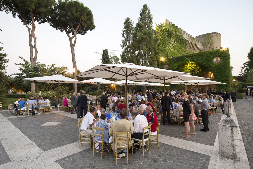 Supper in Vatican gardens for the Poor