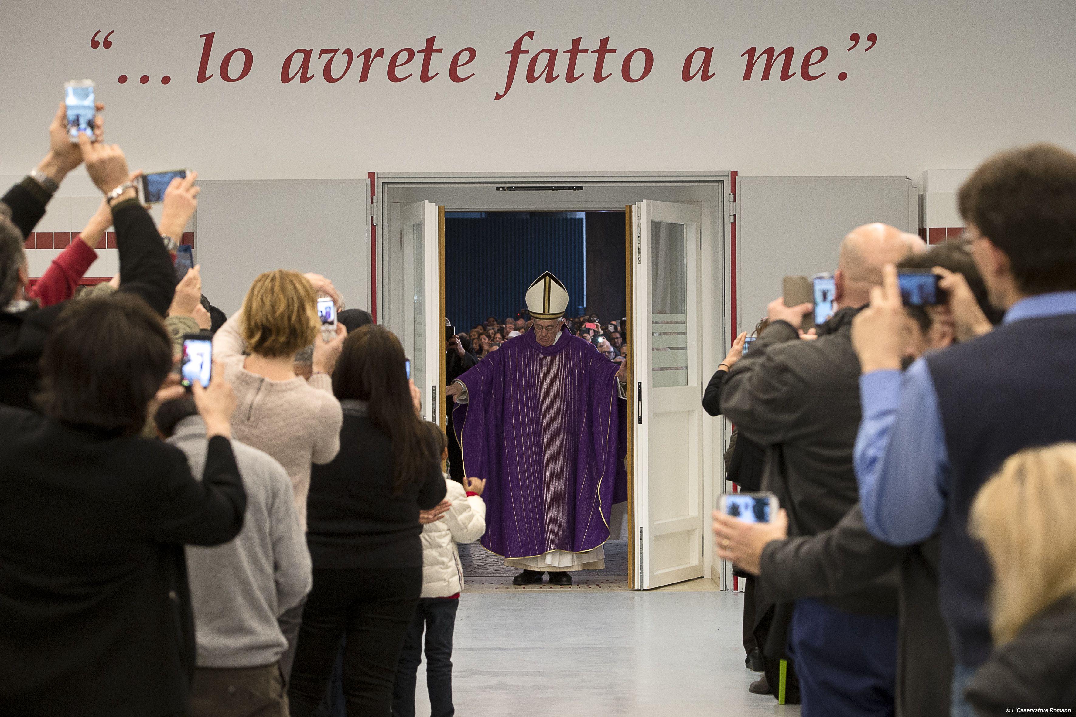 Pope Francis opens the Holy Door at a new homeless shelter in Rome’s Termini – John Paul II train station
