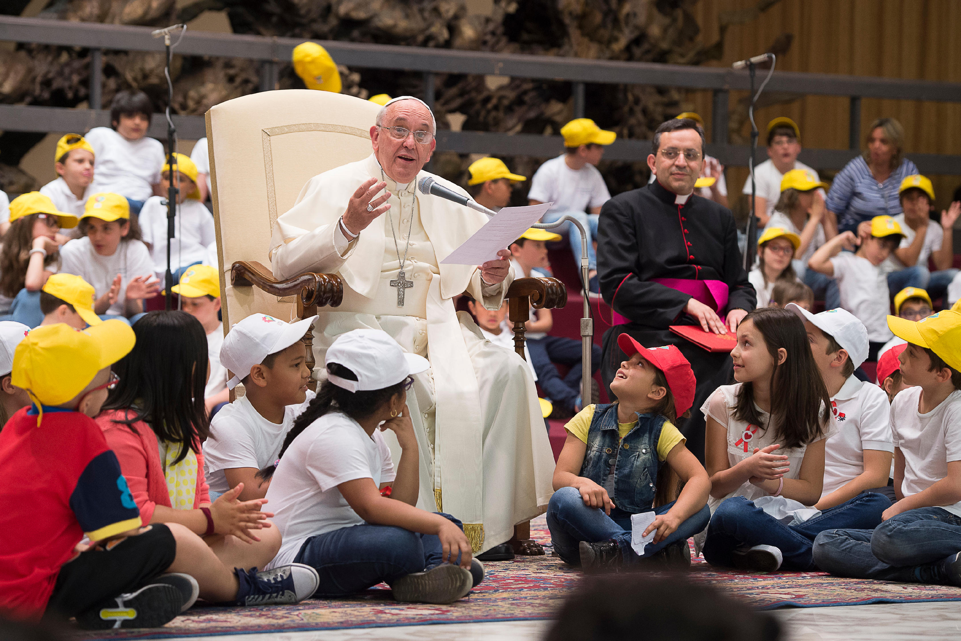 Le pape François avec des enfants