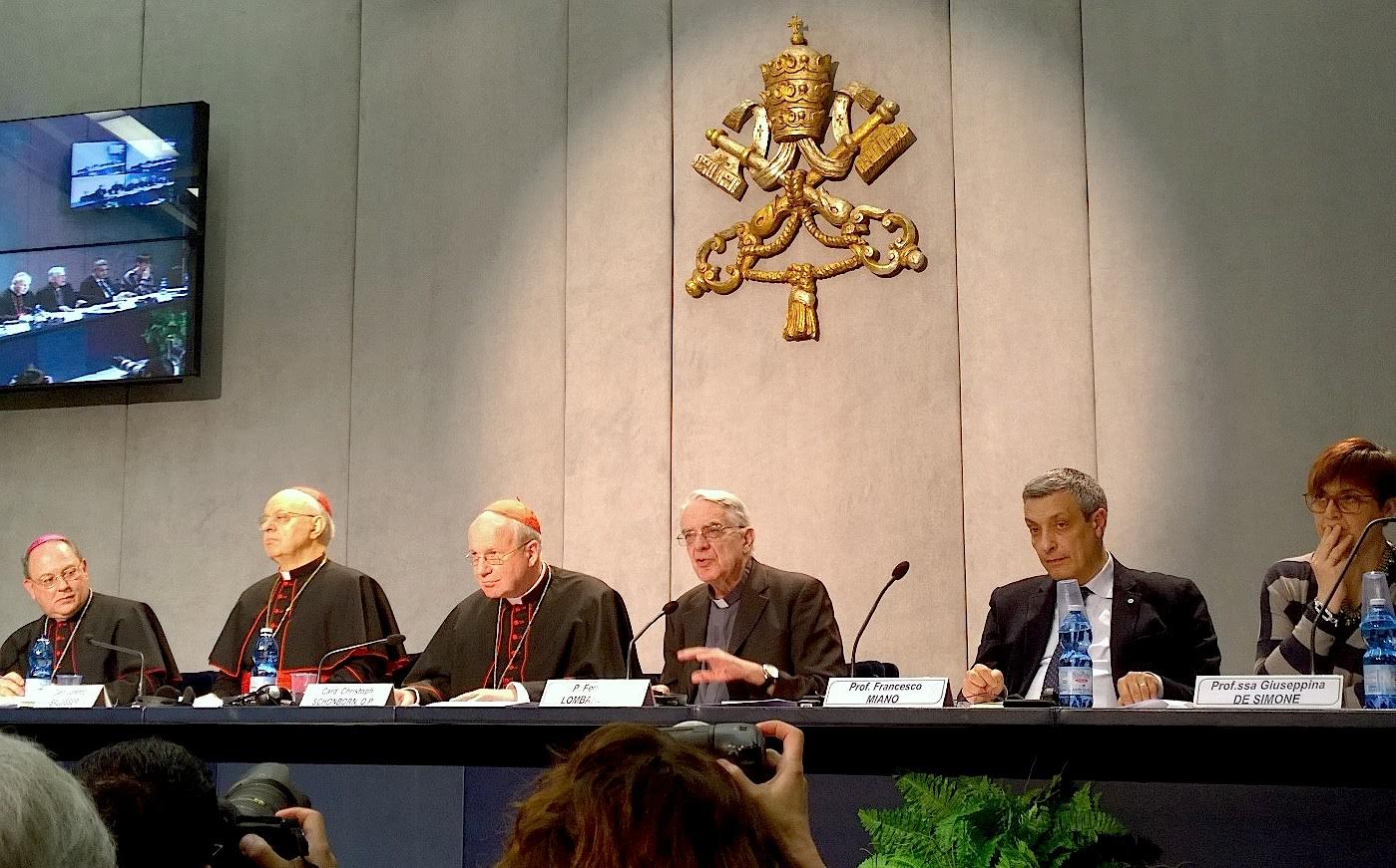 Présentation au Vatican de l'exhortation "Amoris laetitia" - Zenit HSM