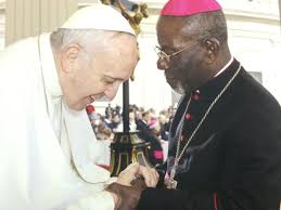 Mgr Basile Mvé Engone rencontre le pape François, capture CTV