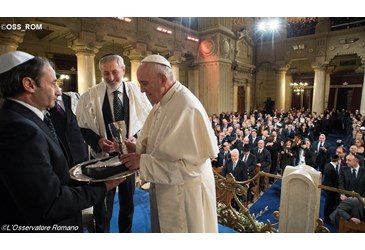 Le pape François à la Grande synagogue de Rome, 17 janvier 2016 - L'OSSERVATORE ROMANO