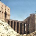 Citadelle d'Alep, wikimedia commons, Michel Benoist