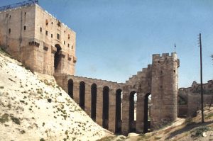 Citadelle d'Alep, wikimedia commons, Michel Benoist