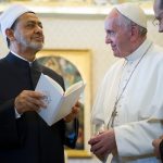 Le pape François offre Laudato si' au grand imam Ahmed el-Tayeb, L'Osservatore Romano
