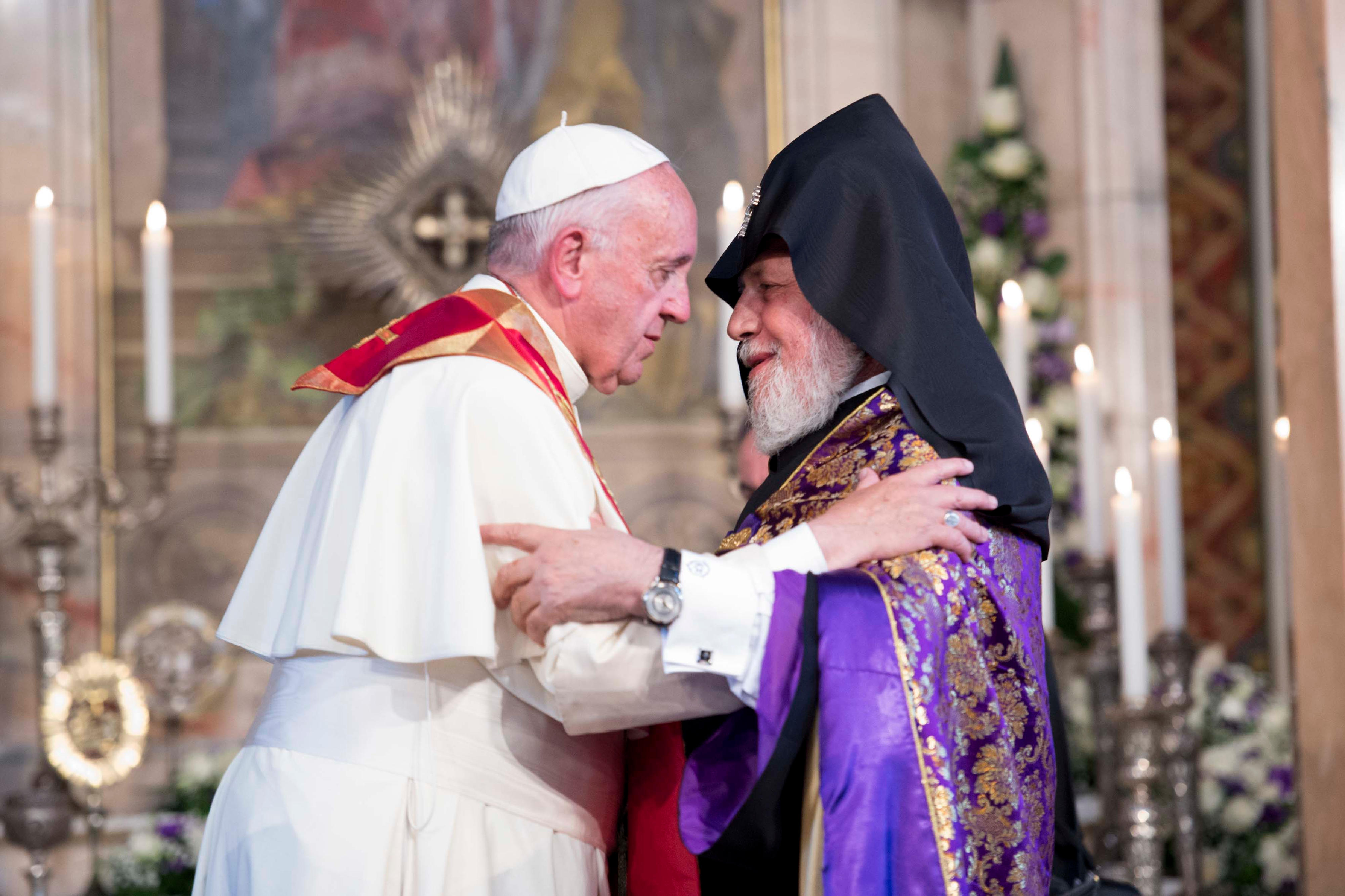 Le Catholicos Karékine II accueille le pape François (c) L'Osservatore Romano