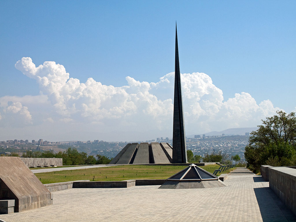 Tsitsernakaberd, Mémorial du génocide arménien (c) wikimedia commons, Shaun Dunphy