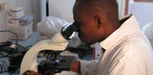 Miser sur la recherche, Photo Fondation Raoul Follereau