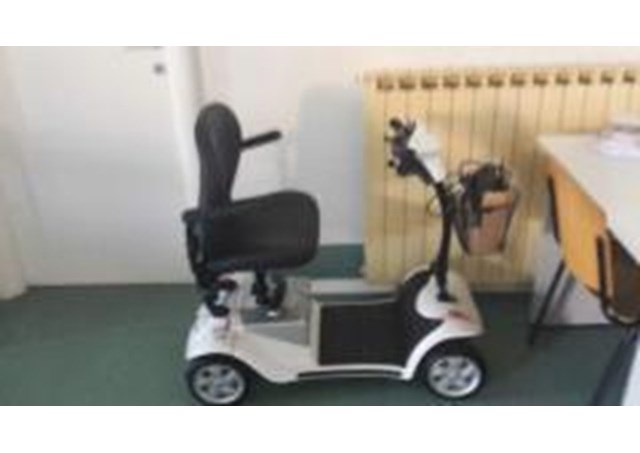 Scooter offert par le pape François, @Medicina solidale