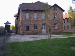Auschwitz I, baraque-hôpital 28, où a été prisonnier le papa du P. Jean Stern m.s., courtoisie du P. J.S.