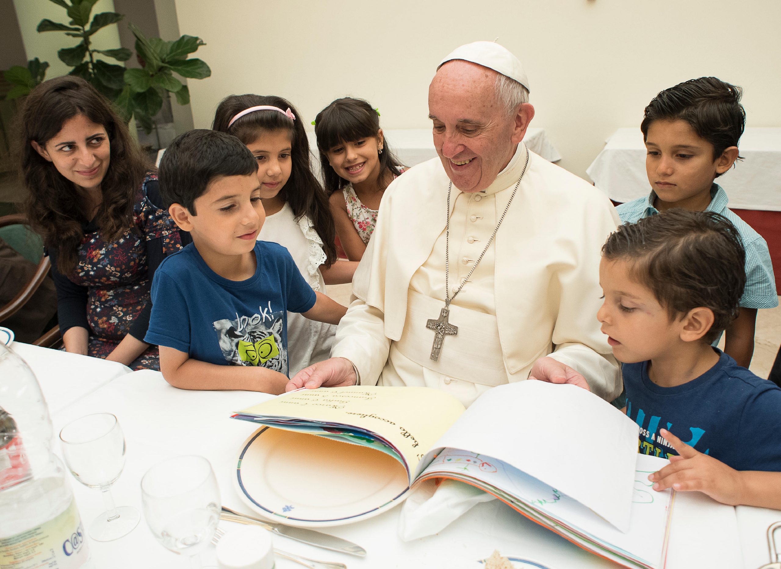 Le pape déjeune avec des réfugiés syriens © L'Osservatore Romano