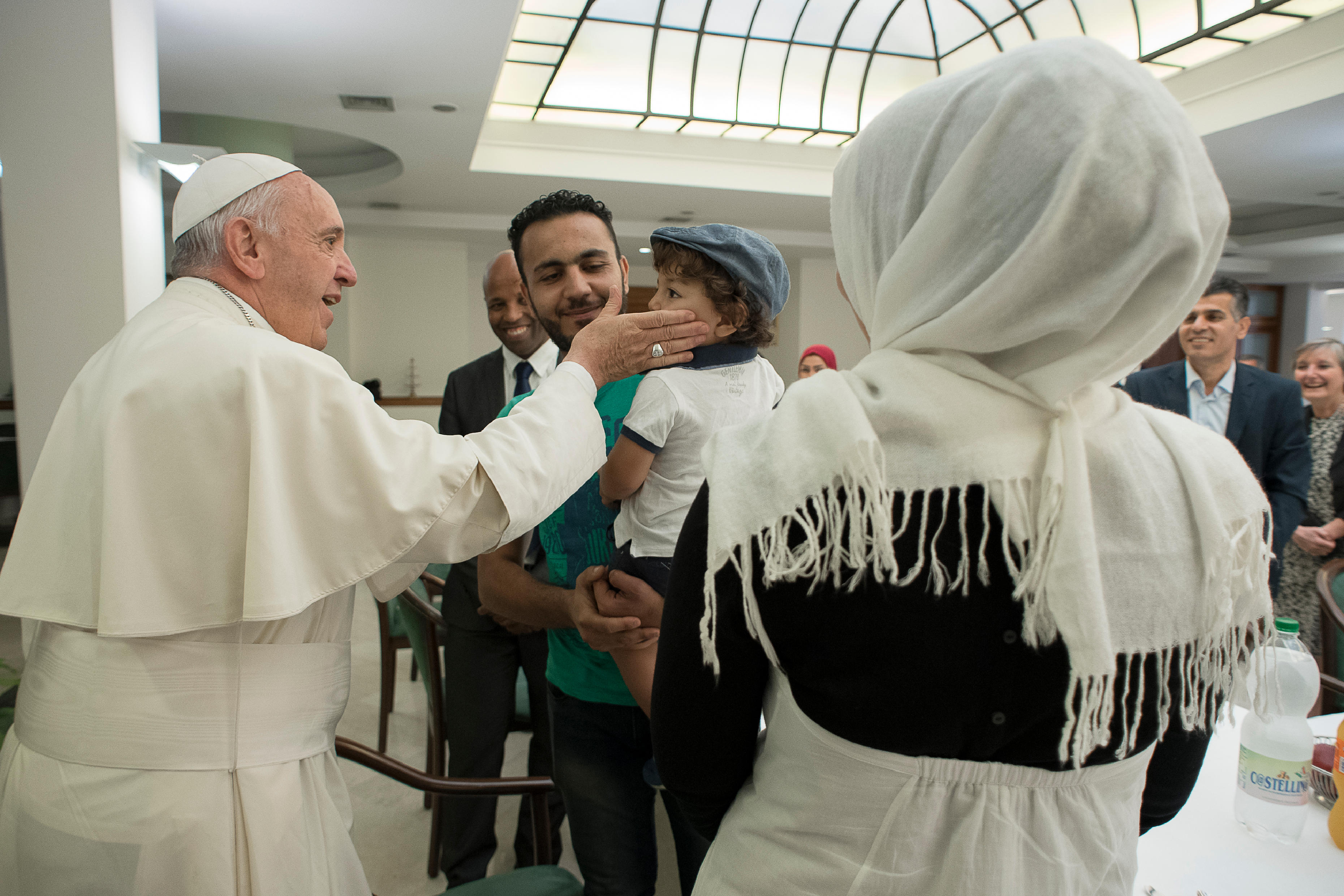 Le pape déjeune avec des réfugiés syriens © L'Osservatore Romano