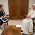Le Dr Enoc reçue par le pape François © L'Osservatore Romano