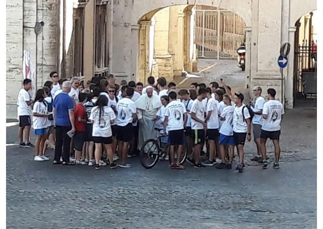 Le pape François rencontre des jeunes cyclistes de Milan © Radio Vatican