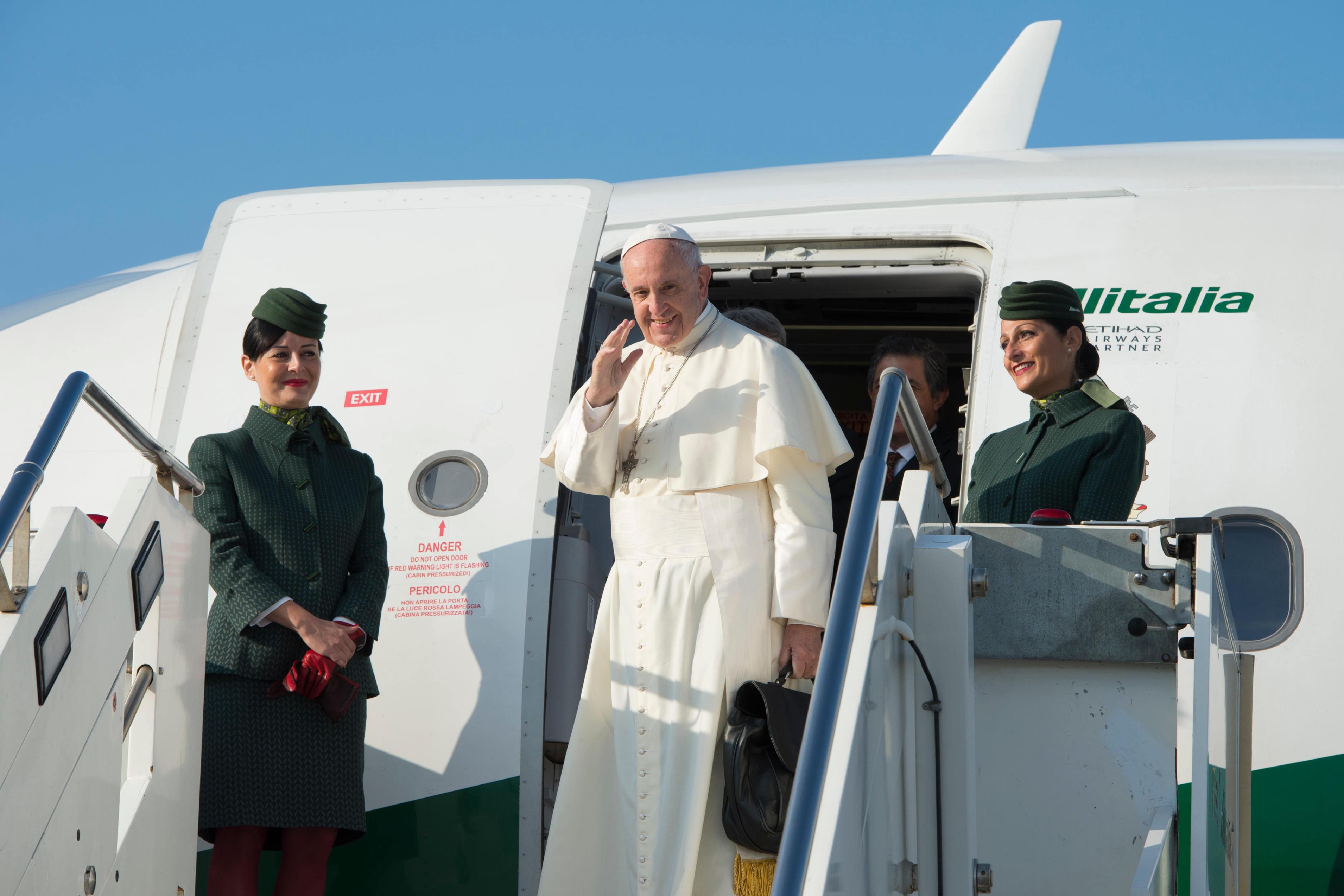 Le pape embarque à bord d'un avion d'Alitalia © L'Osservatore Romano