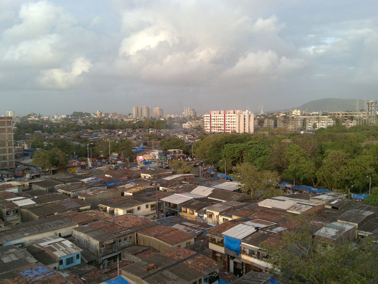 Bidonville de Dharavi à Mumbai (Inde) © Wikimedia Commons / Mark Hillary