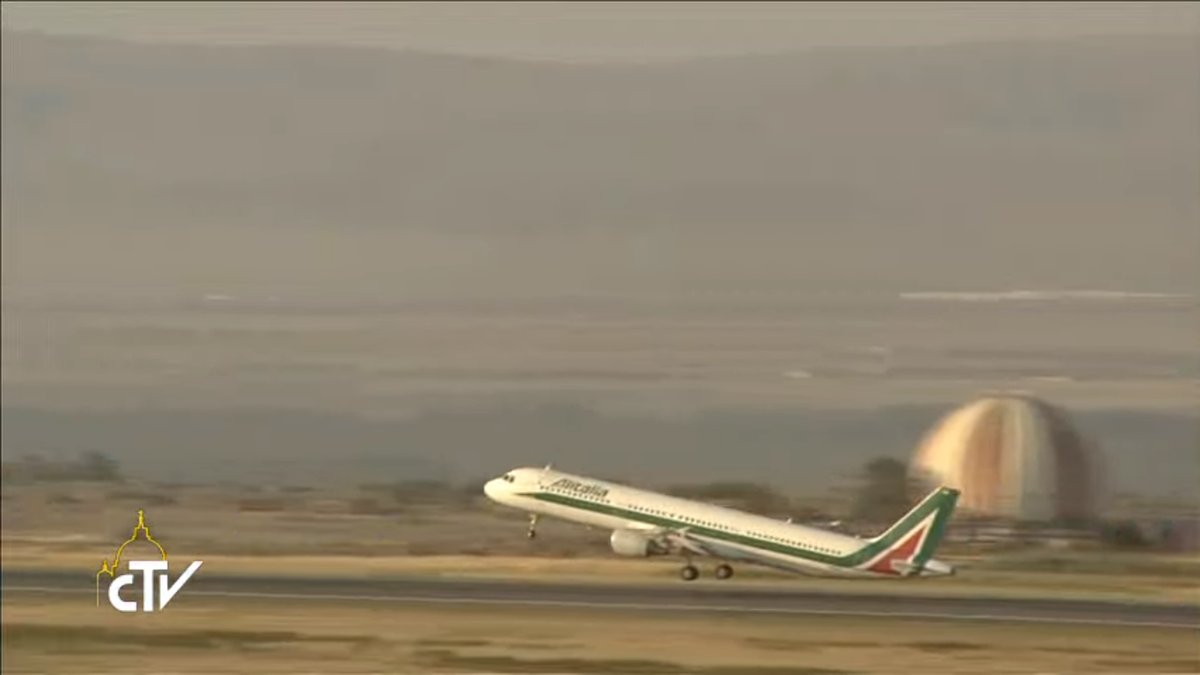 L'avion (Alitalia) du pape François décolle de Tbilissi (Géorgie) pour Bakou (Azerbaïdjan), capture CTV
