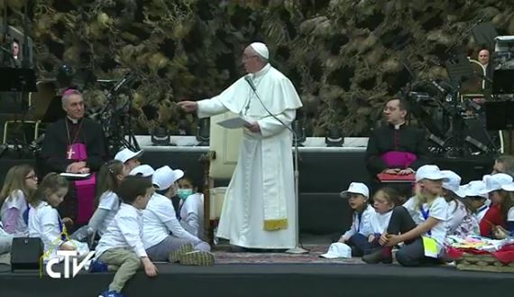 Le pape rencontre les enfants malades de l'hôpital Bambino Gesù, capture CTV