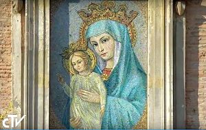 Mosaïque de la Vierge Marie place Saint-Pierre, capture CTV