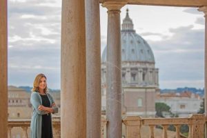 Mme Barbara Jatta, couroisie des Musées du Vatican