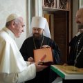 Le métropolite Hilarion reçu par le pape François © L'Osservatore Romano