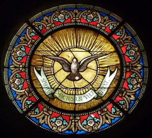 Vitrail, chapelle des Pénitents blancs de Montpellier © Wikimedia Commons / Penitentsblancs