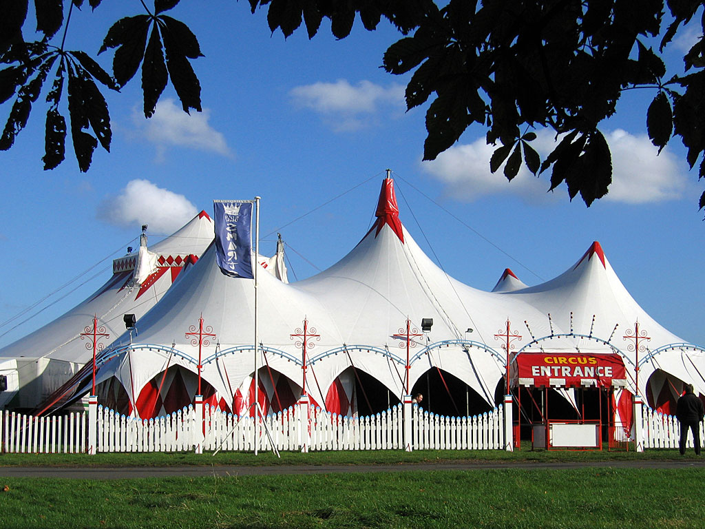 Cirque © Wikimedia commons / Andrew Dunn