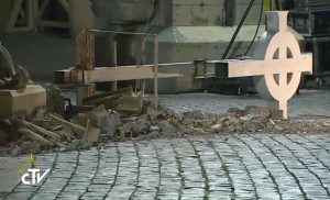 Croix de Norcia endommagée par le séisme, Italie, capture CTV