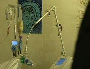 Lit de malade, paroisse Ste Marie de Setteville, capture TV2000