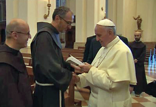 Le pape rencontre le p. Michelini à Assise, capture CTV