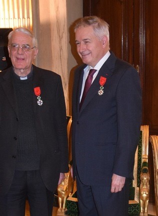 Le p. Lombardi officier de la Légion d'honneur © france-vatican.org