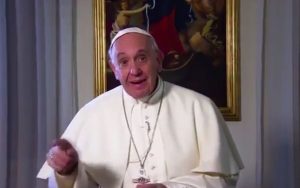 Message au Super Bowl 2017, devant le tableau de "Marie qui défait les noeuds" capture @ Vatican Media