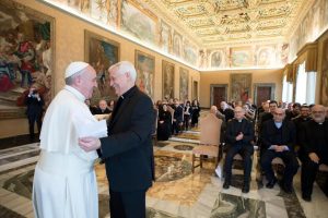 Audience à la "Civiltà Cattolica", le général des jésuites Arturo Sosa salue le pape François © L'Osservatore Romano