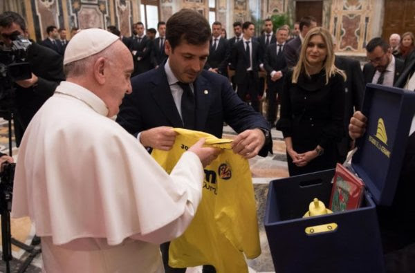 Le pape reçoit l'équipe du Villareal (Espagne) © L'Osservatore Romano