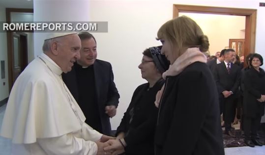 Le pape rencontre les parents des victimes de l'accident de car en Espagne, capture RomeReports