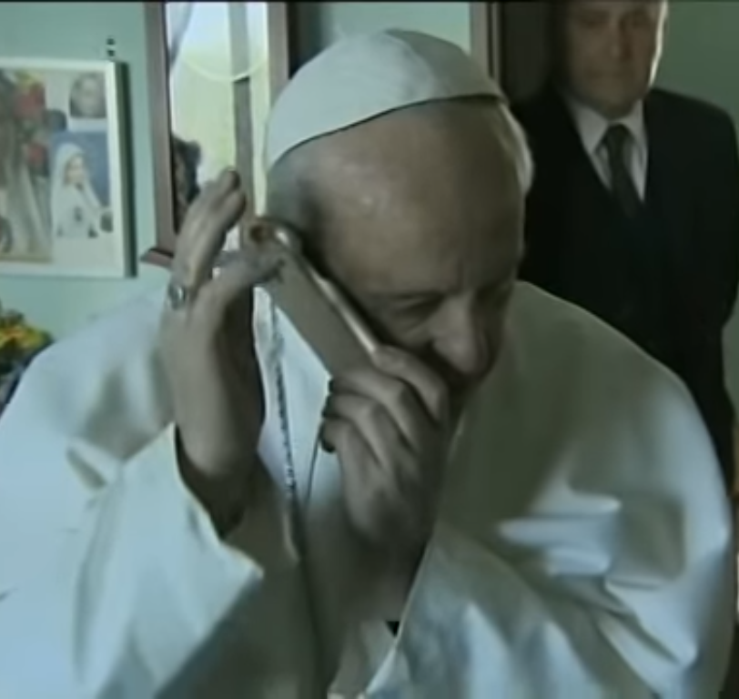 Le pape François téléphone à Adele, Capture TV2000