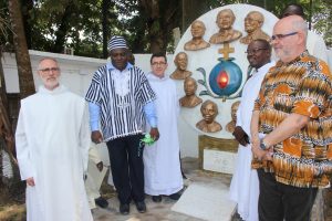 Monument en mémoire du personnel mort au service des malades © sjcatholichospital.com