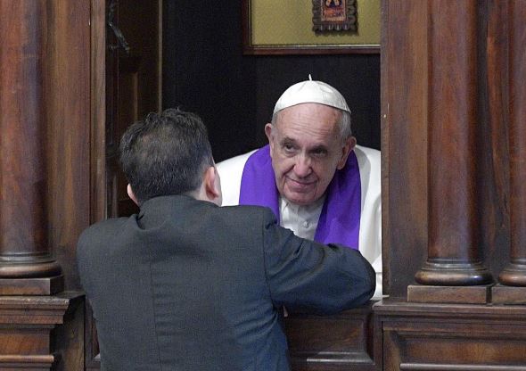 Le pape François confesse © L'Osservatore Romano