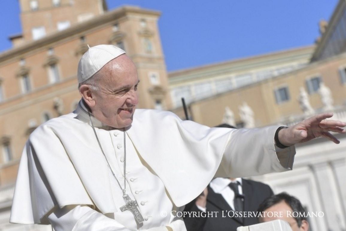 Le pape François salue la foule © L'Osservatore Romano