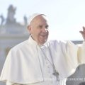 Le pape François salue la foule © L'Osservatore Romano