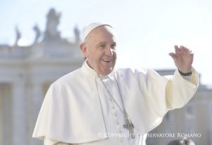 Le pape François salue la foule © L'Osservatore Romano